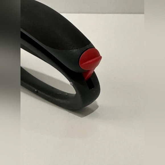 The Pampered Chef Salad Chopper - Picture 11 of 13